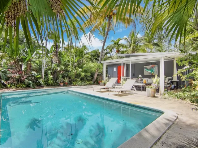 2-bedroom home for sale in Hollywood - 2018 Fletcher St - MondialRealty