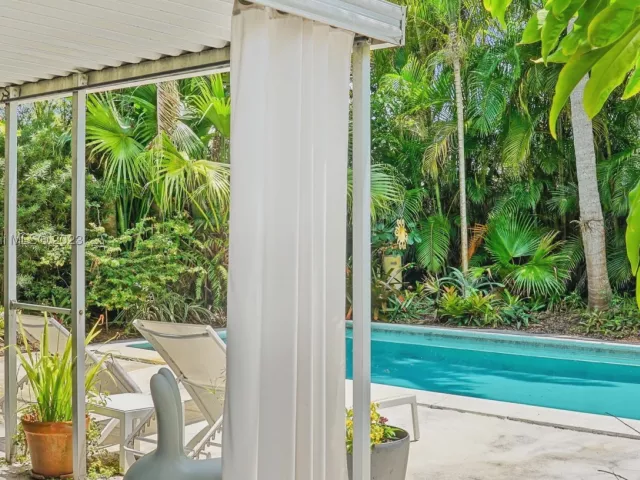 2-bedroom home for sale in Hollywood - 2018 Fletcher St - MondialRealty