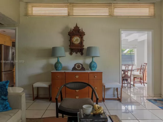 2-bedroom home for sale in Hollywood - 2018 Fletcher St - MondialRealty