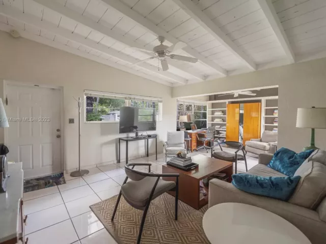 2-bedroom home for sale in Hollywood - 2018 Fletcher St - MondialRealty