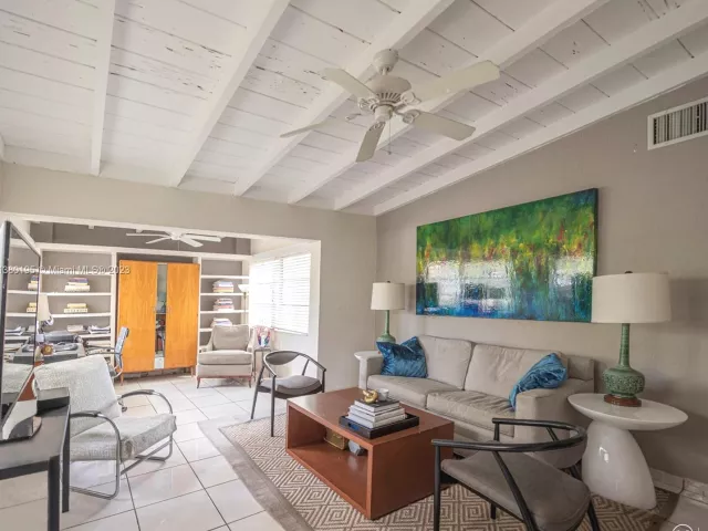 2-bedroom home for sale in Hollywood - 2018 Fletcher St - MondialRealty