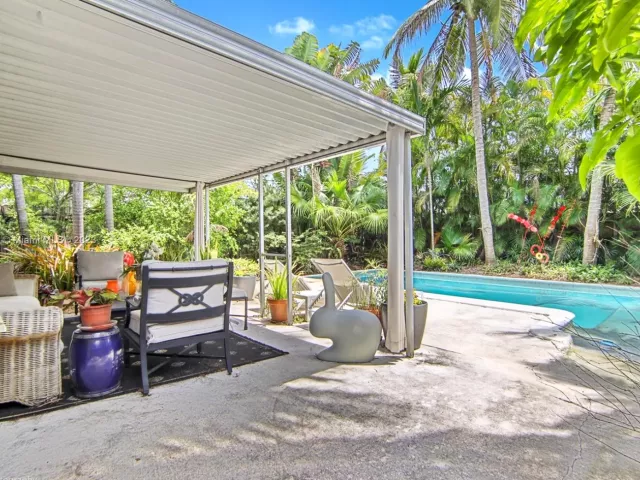 2-bedroom home for sale in Hollywood - 2018 Fletcher St - MondialRealty