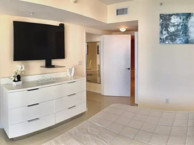1-bedroom condo for rent in Sunny Isles Beach - 16699 Collins Ave 1705 - MondialRealty