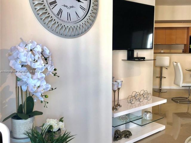 Apartment for rent  Unit #1705 - photo 7486646