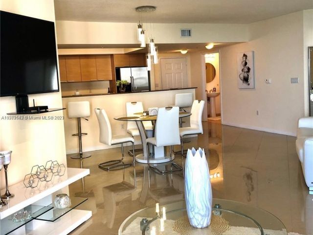 Apartment for rent  Unit #1705 - photo 7486647