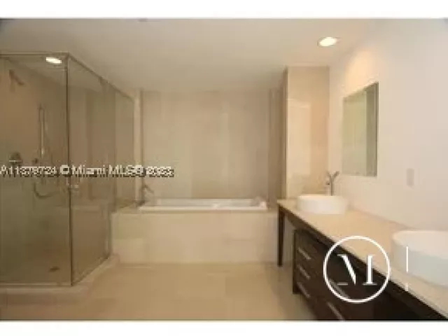 2-bedroom condo for sale in Miami - 495 Brickell Ave 3603 - MondialRealty