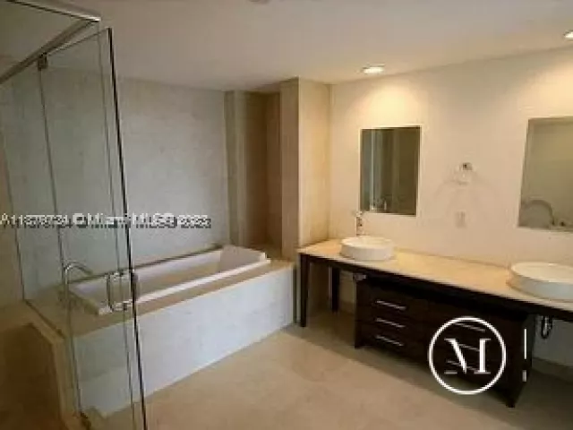 2-bedroom condo for sale in Miami - 495 Brickell Ave 3603 - MondialRealty