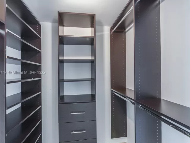 2-bedroom condo for sale in Miami - 495 Brickell Ave 3603 - MondialRealty
