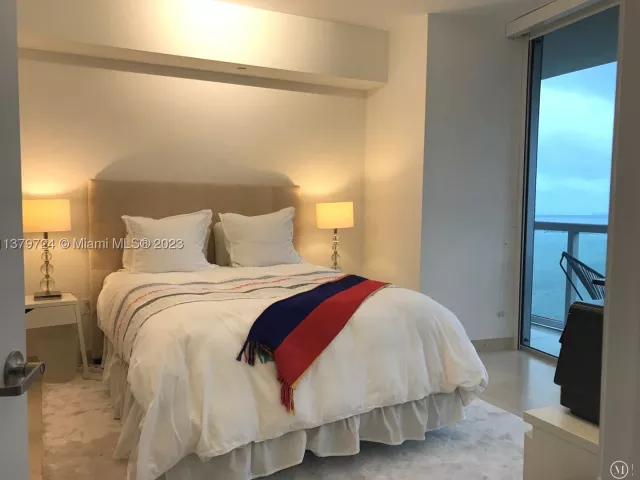 2-bedroom condo for sale in Miami - 495 Brickell Ave 3603 - MondialRealty