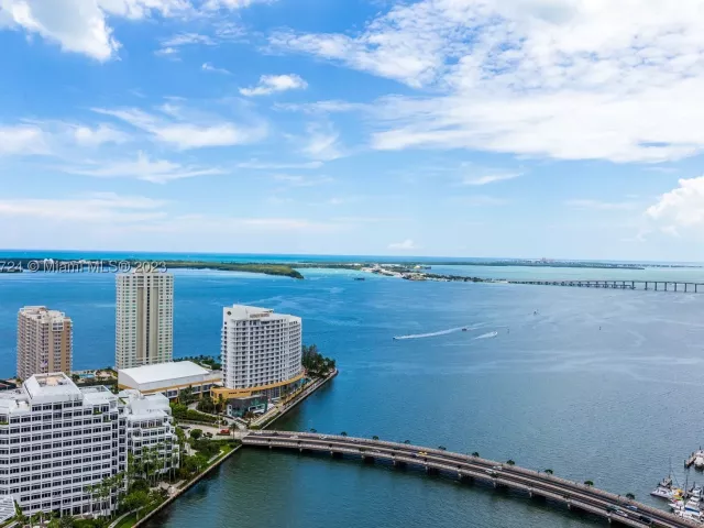 2-bedroom condo for sale in Miami - 495 Brickell Ave 3603 - MondialRealty