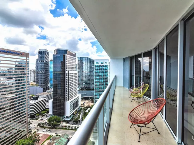 2-bedroom condo for sale in Miami - 495 Brickell Ave 3603 - MondialRealty