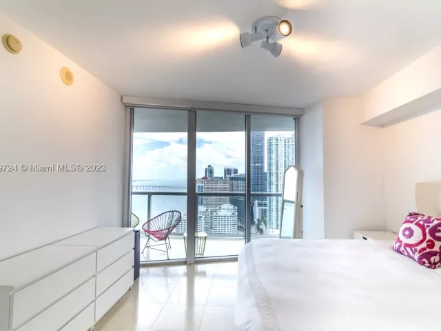 2-bedroom condo for sale in Miami - 495 Brickell Ave 3603 - MondialRealty