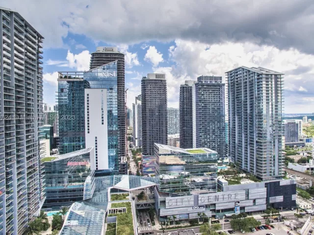 2-bedroom condo for sale in Miami - 495 Brickell Ave 3603 - MondialRealty