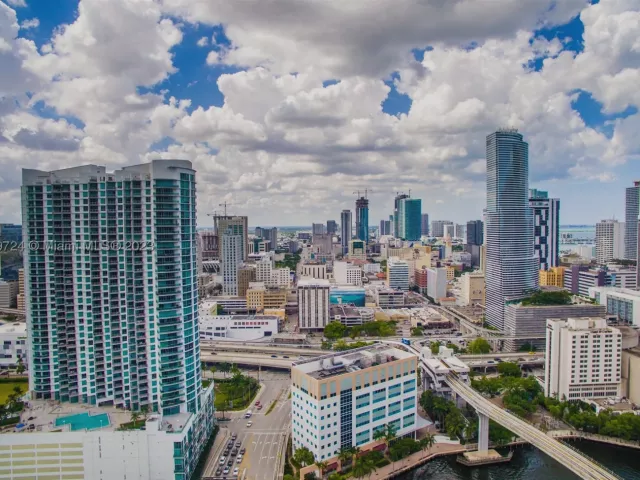 2-bedroom condo for sale in Miami - 495 Brickell Ave 3603 - MondialRealty