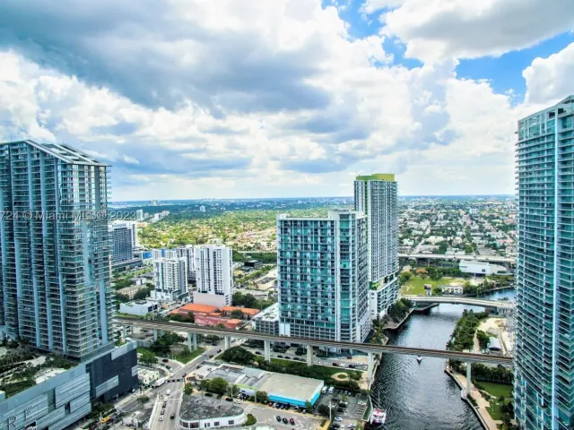 2-bedroom condo for sale in Miami - 495 Brickell Ave 3603 - MondialRealty