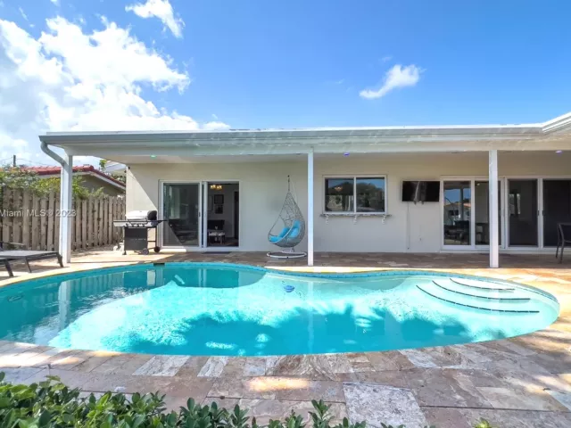 3-bedroom home for rent in Fort Lauderdale - 1466 NE 57th Ct - MondialRealty