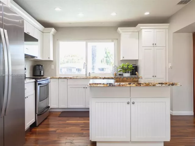 3-bedroom home for rent in Fort Lauderdale - 1466 NE 57th Ct - MondialRealty