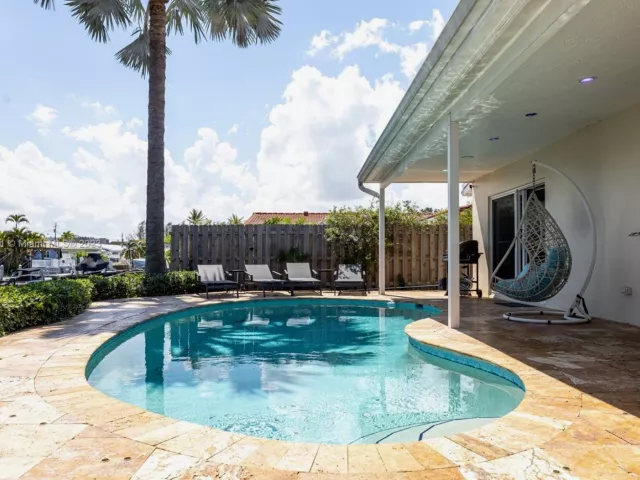 3-bedroom home for rent in Fort Lauderdale - 1466 NE 57th Ct - MondialRealty