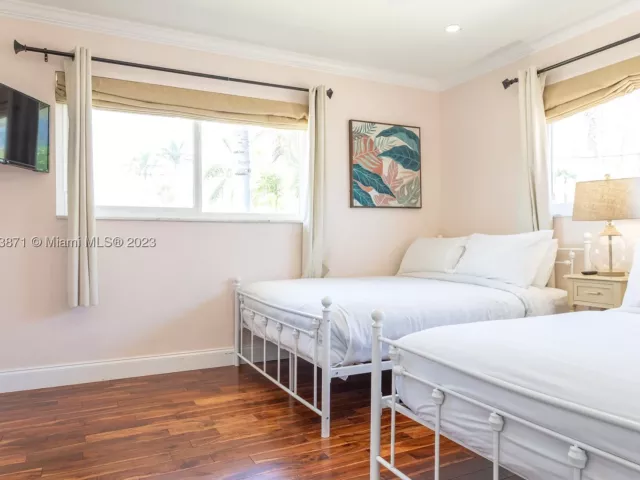 3-bedroom home for rent in Fort Lauderdale - 1466 NE 57th Ct - MondialRealty