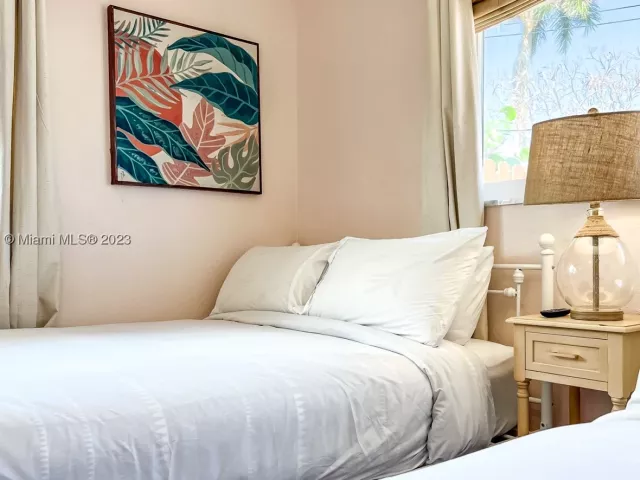 3-bedroom home for rent in Fort Lauderdale - 1466 NE 57th Ct - MondialRealty