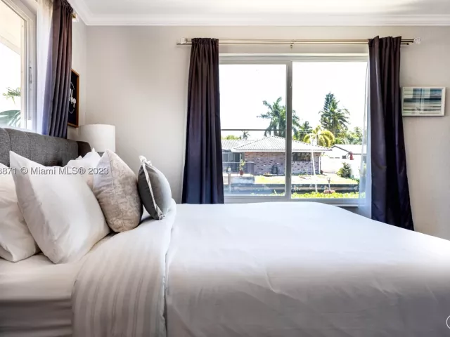 3-bedroom home for rent in Fort Lauderdale - 1466 NE 57th Ct - MondialRealty