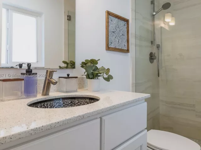 3-bedroom home for rent in Fort Lauderdale - 1466 NE 57th Ct - MondialRealty