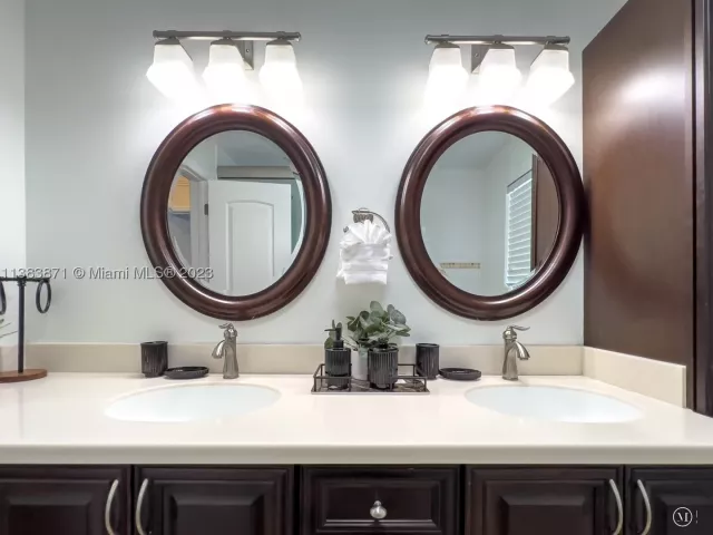 3-bedroom home for rent in Fort Lauderdale - 1466 NE 57th Ct - MondialRealty