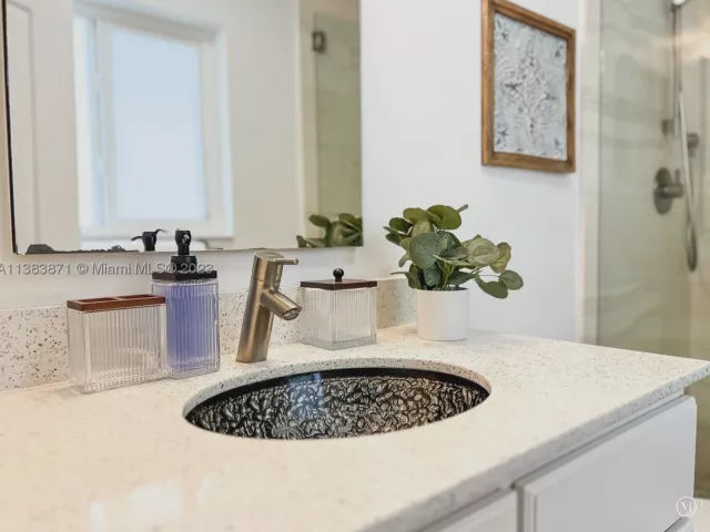 3-bedroom home for rent in Fort Lauderdale - 1466 NE 57th Ct - MondialRealty