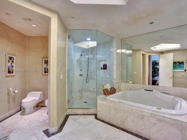 3-bedroom condo for sale in Aventura - 2600 Island Blvd 101 - MondialRealty