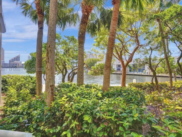 3-bedroom condo for sale in Aventura - 2600 Island Blvd 101 - MondialRealty