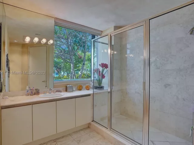 3-bedroom condo for sale in Aventura - 2600 Island Blvd 101 - MondialRealty