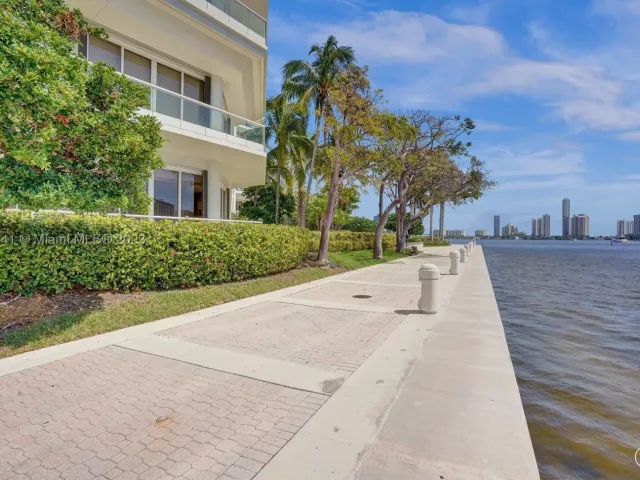 3-bedroom condo for sale in Aventura - 2600 Island Blvd 101 - MondialRealty