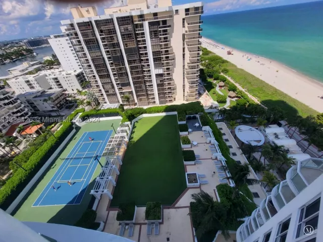 1-bedroom condo for sale in Miami Beach - 6365 Collins Ave 1711 - MondialRealty