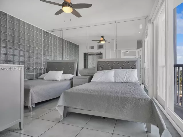 3-bedroom condo for sale in Miami Beach - 5401 Collins Ave 601 - MondialRealty