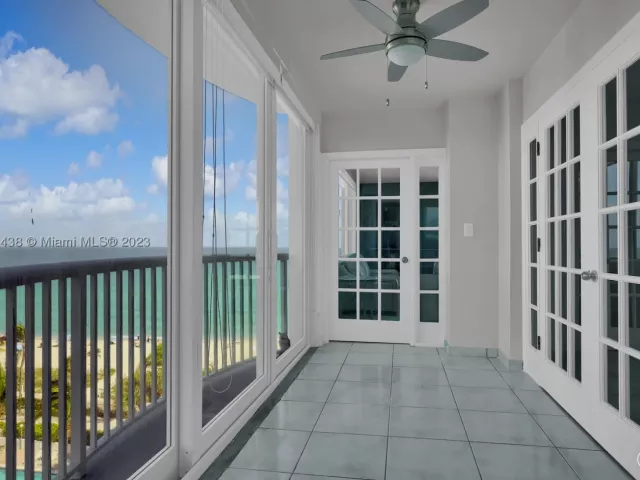 3-bedroom condo for sale in Miami Beach - 5401 Collins Ave 601 - MondialRealty