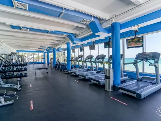 3-bedroom condo for sale in Miami Beach - 5401 Collins Ave 601 - MondialRealty