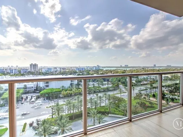 3-bedroom condo for rent in Bal Harbour - 9705 Collins Ave 1003N - MondialRealty