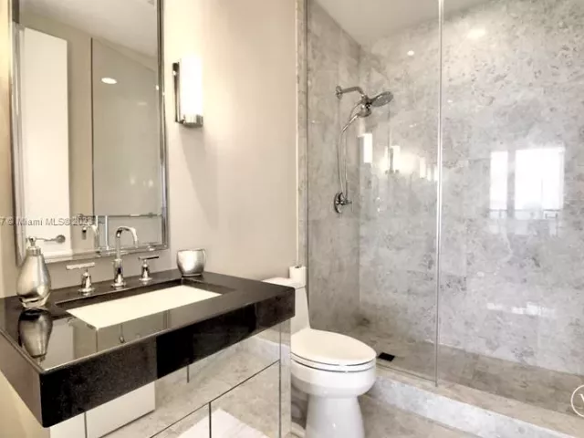 3-bedroom condo for rent in Bal Harbour - 9705 Collins Ave 1003N - MondialRealty