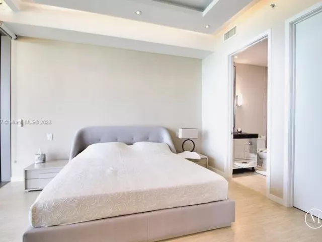 3-bedroom condo for rent in Bal Harbour - 9705 Collins Ave 1003N - MondialRealty