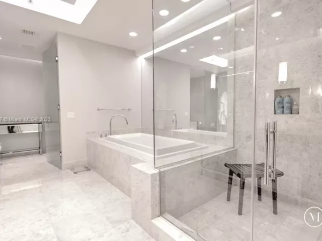 3-bedroom condo for rent in Bal Harbour - 9705 Collins Ave 1003N - MondialRealty