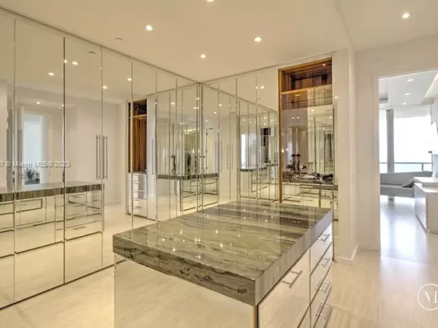 3-bedroom condo for rent in Bal Harbour - 9705 Collins Ave 1003N - MondialRealty