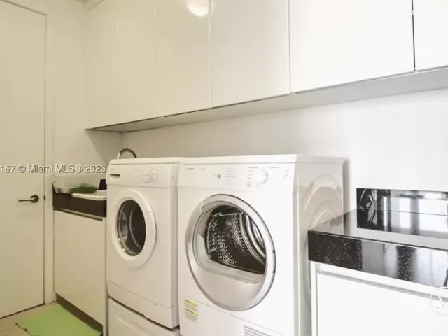 3-bedroom condo for rent in Bal Harbour - 9705 Collins Ave 1003N - MondialRealty