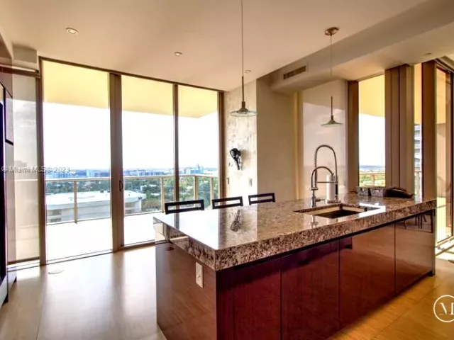 3-bedroom condo for rent in Bal Harbour - 9705 Collins Ave 1003N - MondialRealty