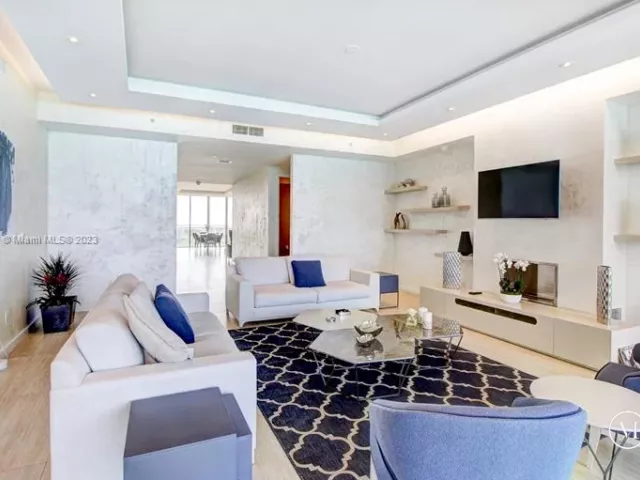 3-bedroom condo for rent in Bal Harbour - 9705 Collins Ave 1003N - MondialRealty
