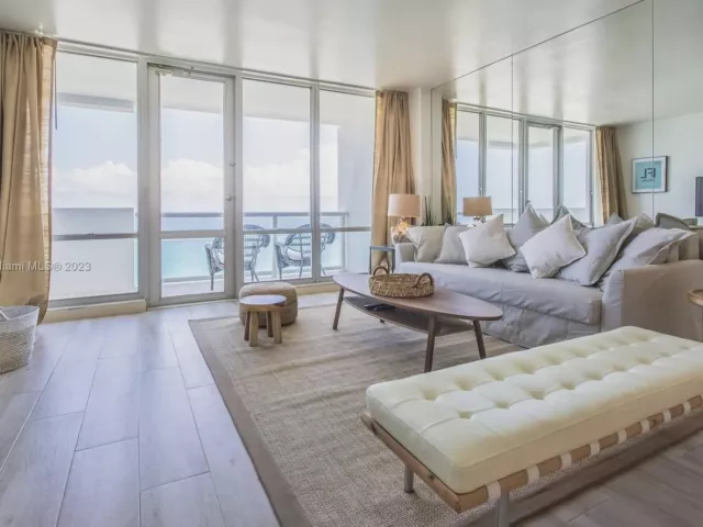 1-bedroom condo for rent in Miami Beach - 5601 Collins Ave 1204 - MondialRealty