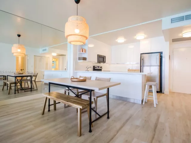 1-bedroom condo for rent in Miami Beach - 5601 Collins Ave 1204 - MondialRealty