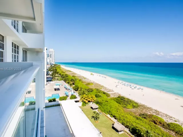 1-bedroom condo for rent in Miami Beach - 5601 Collins Ave 1204 - MondialRealty