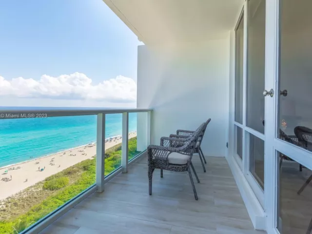 1-bedroom condo for rent in Miami Beach - 5601 Collins Ave 1204 - MondialRealty