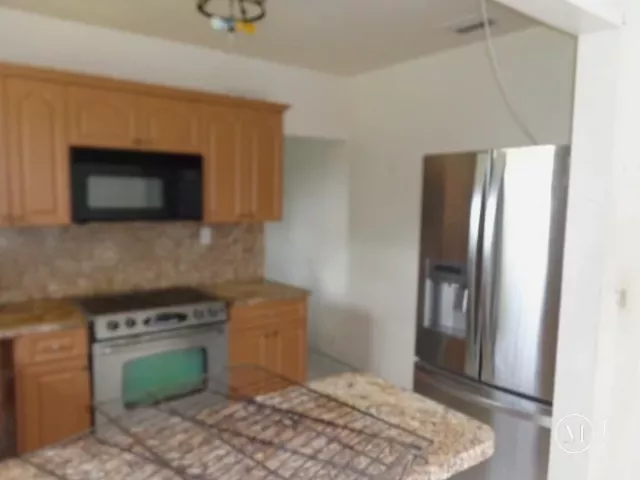 1-bedroom condo for rent in Miami Beach - 5601 Collins Ave 1204 - MondialRealty