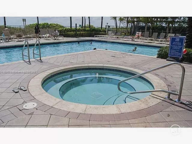 2-bedroom condo for rent in Hallandale Beach - 2080 S OCEAN DR 309 - MondialRealty